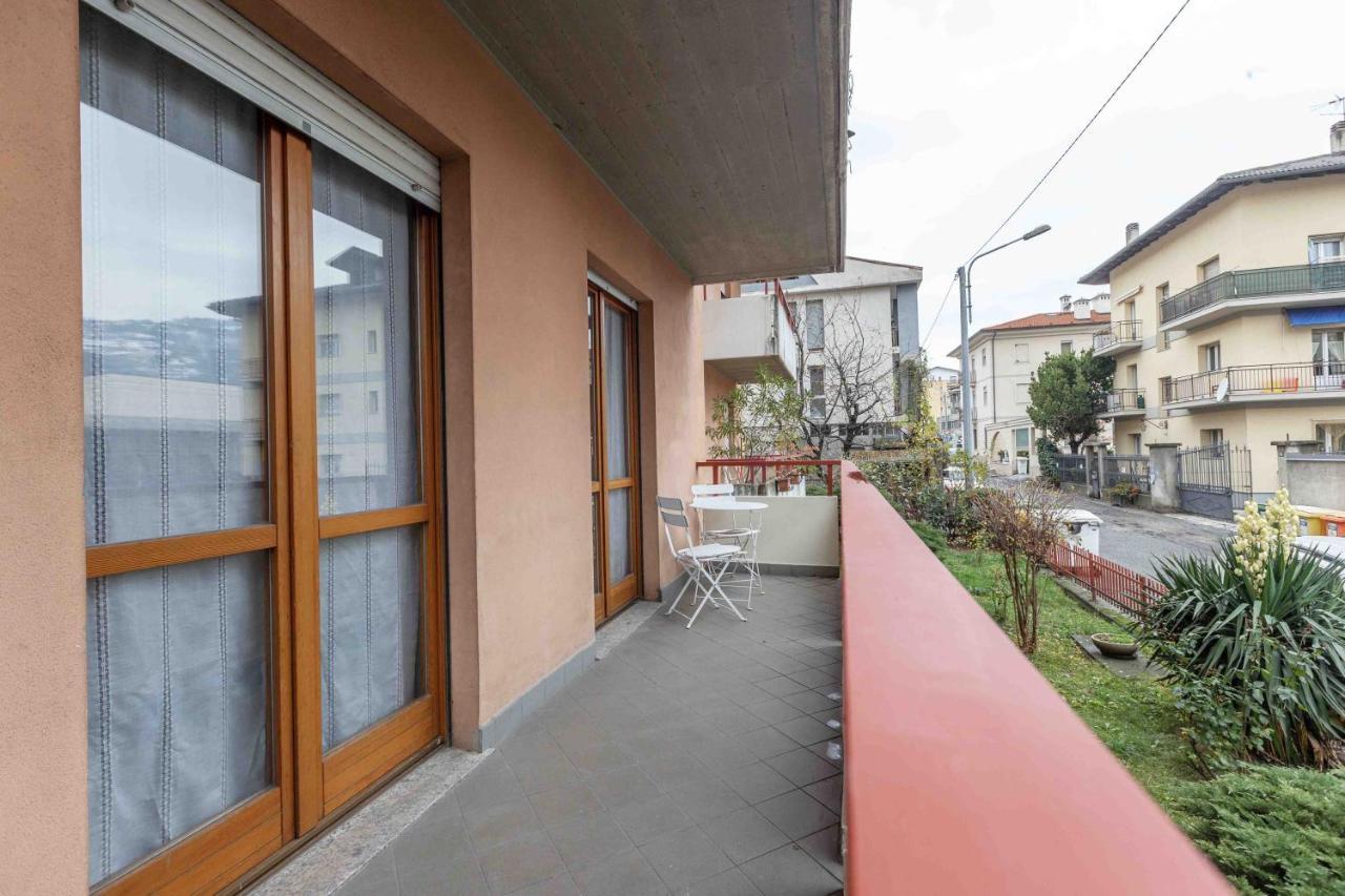 Casa Alpina - Appartamento アオスタ エクステリア 写真