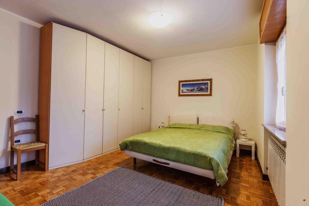 Casa Alpina - Appartamento アオスタ エクステリア 写真